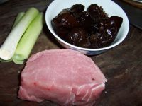 大葱木耳炒肉的做法步骤1